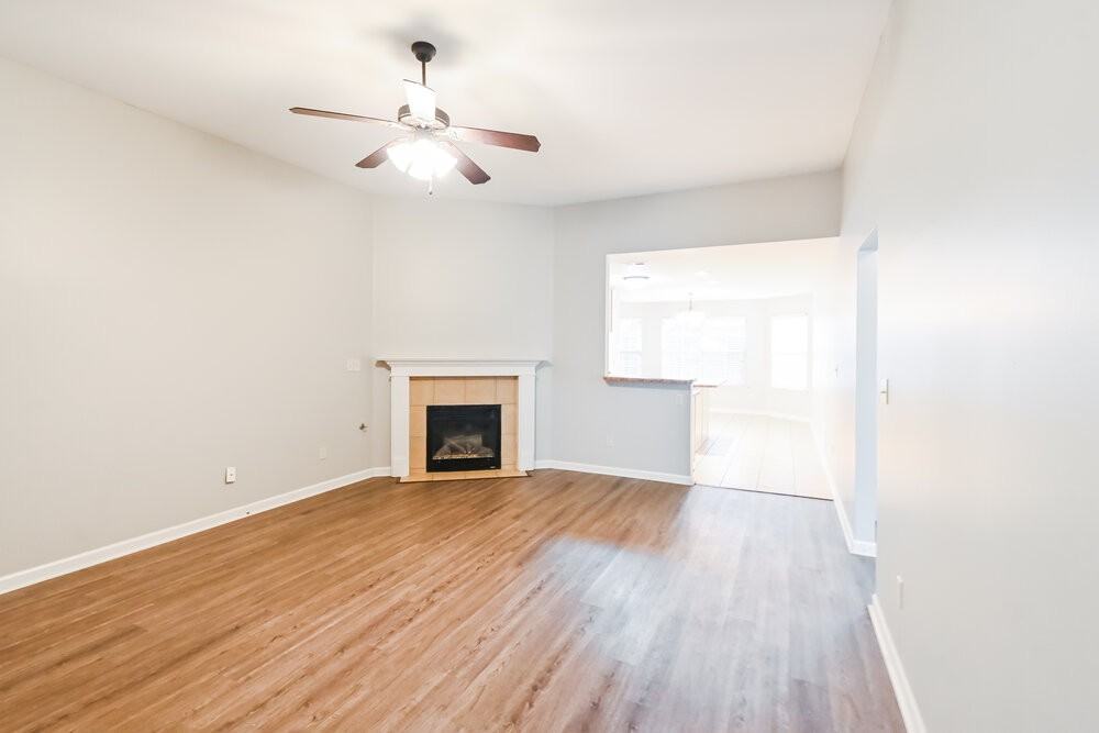 5690 Bedford Loop W - Photo 4 of 17