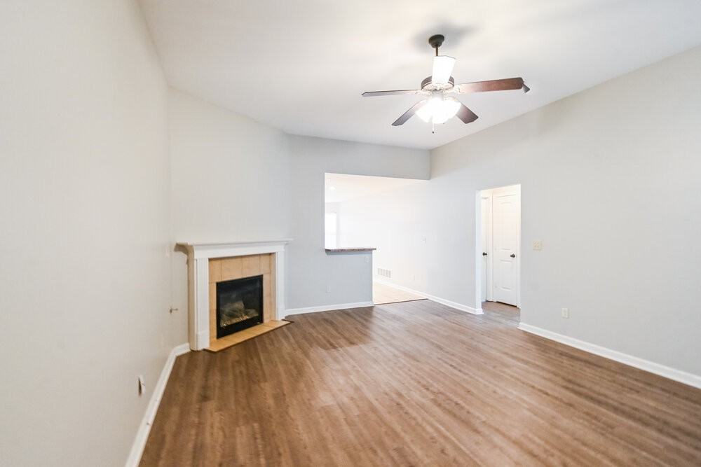 5690 Bedford Loop W - Photo 6 of 17