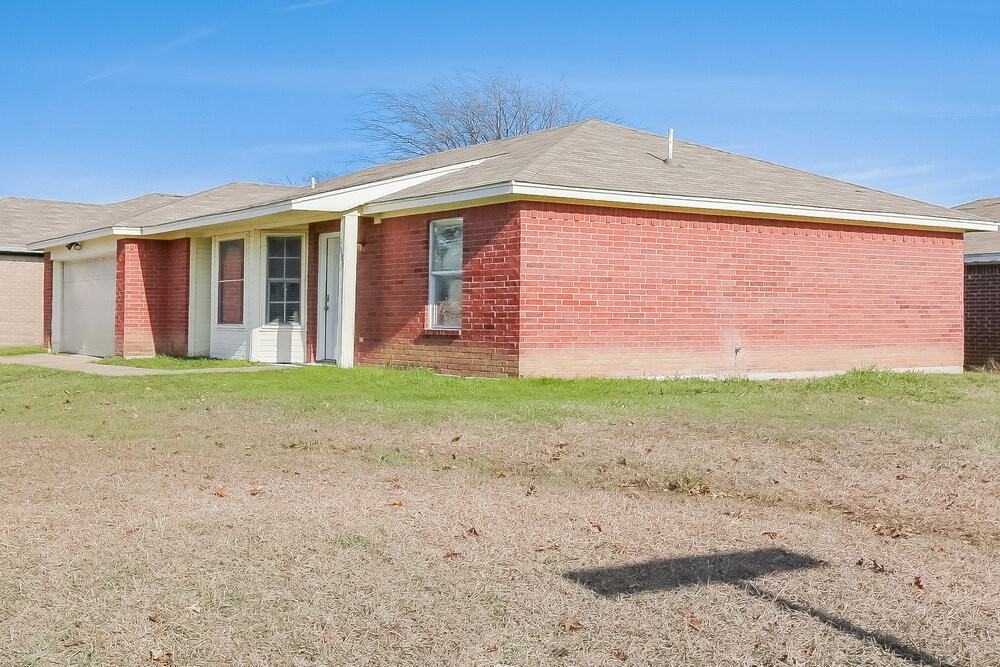 9000 Christopher Cir - Photo 3 of 16