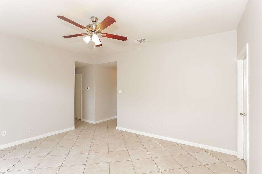 9000 Christopher Cir - Photo 4 of 16