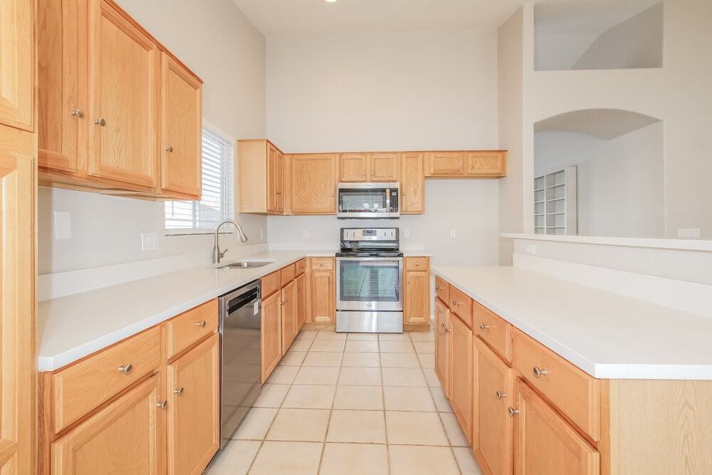 14446 W Wendover Dr - Photo 7 of 17