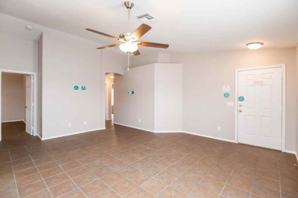 328 S 89th St - Photo 3 of 16