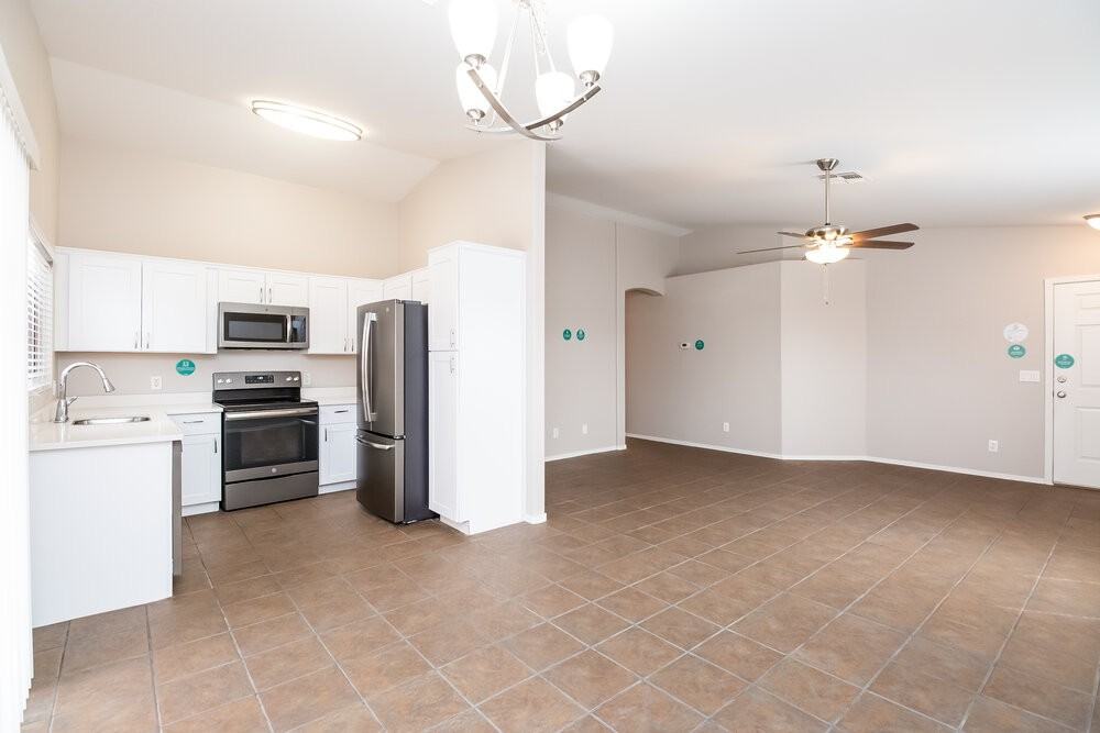 328 S 89th St - Photo 6 of 16