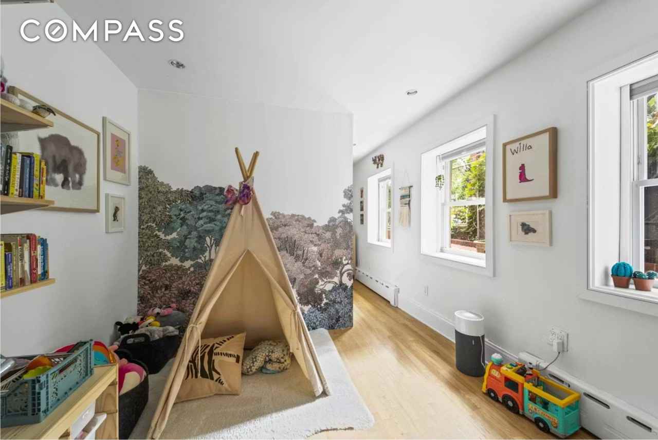 304 Warren St #1 - Photo 5 of 16