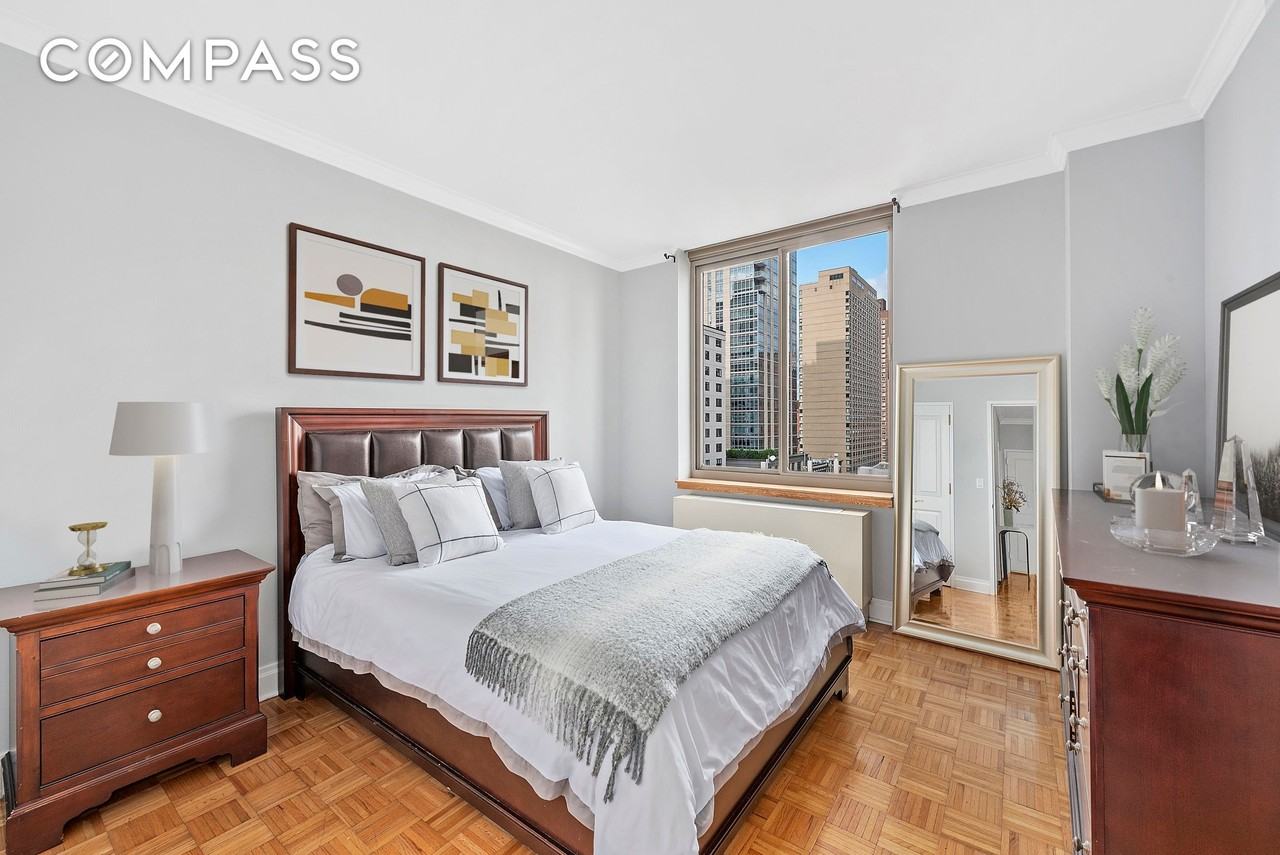 400 E 90th St #8E - Photo 4 of 5