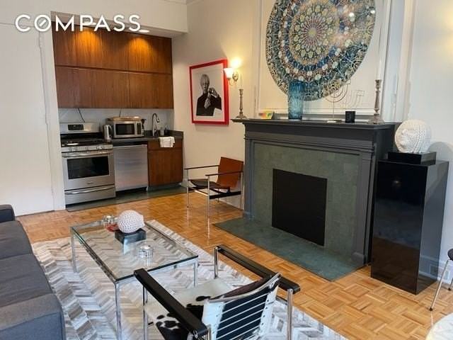 128 E 62nd St #4F - Photo 4 of 9