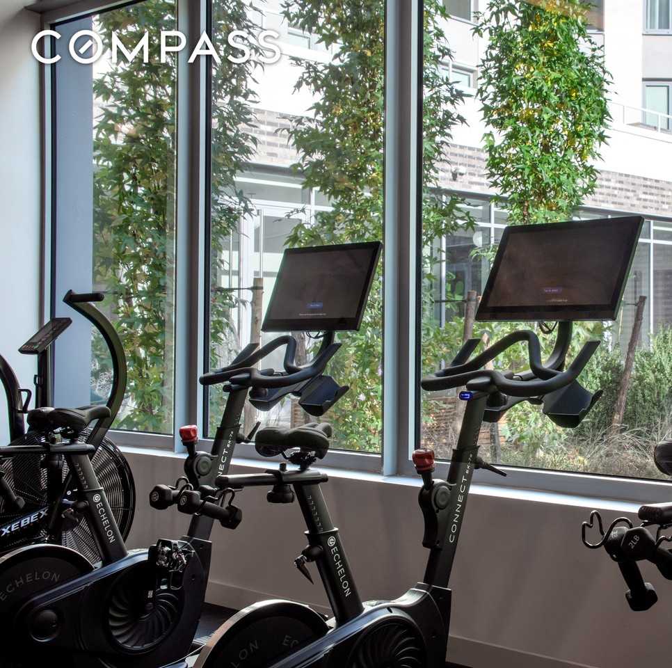 3077 Vernon Blvd #233E - Photo 7 of 8