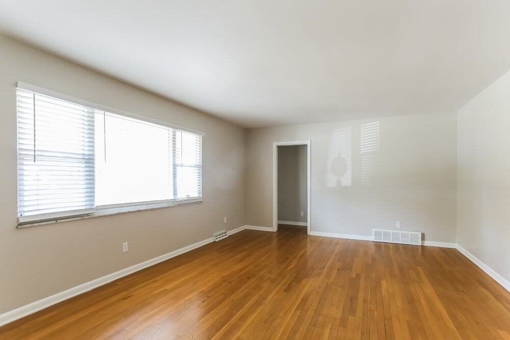 1392 Devonhurst Dr - Photo 5 of 17