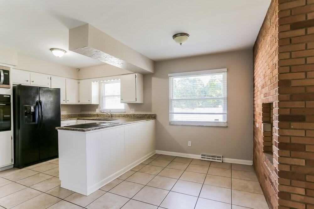 1392 Devonhurst Dr - Photo 6 of 17