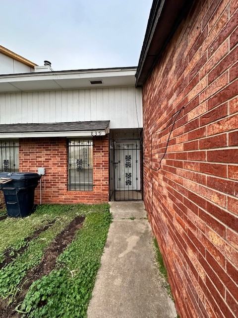 839 Northwest 111th Street - Photo 2 of 18