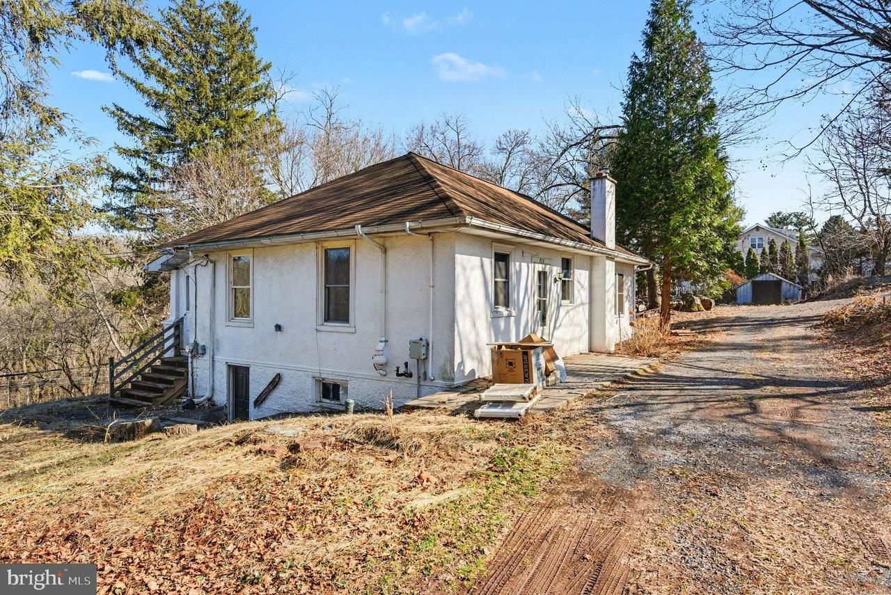 939 Gravel Pike - Photo 2 of 48