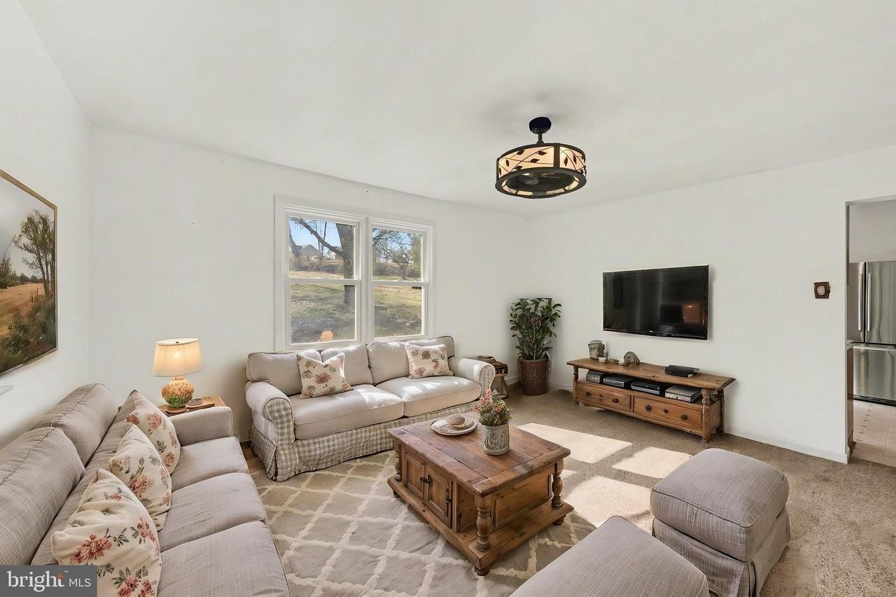 939 Gravel Pike - Photo 3 of 48