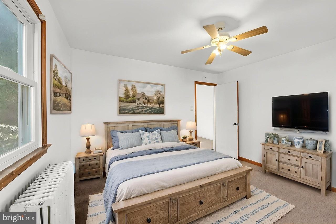 939 Gravel Pike - Photo 5 of 48