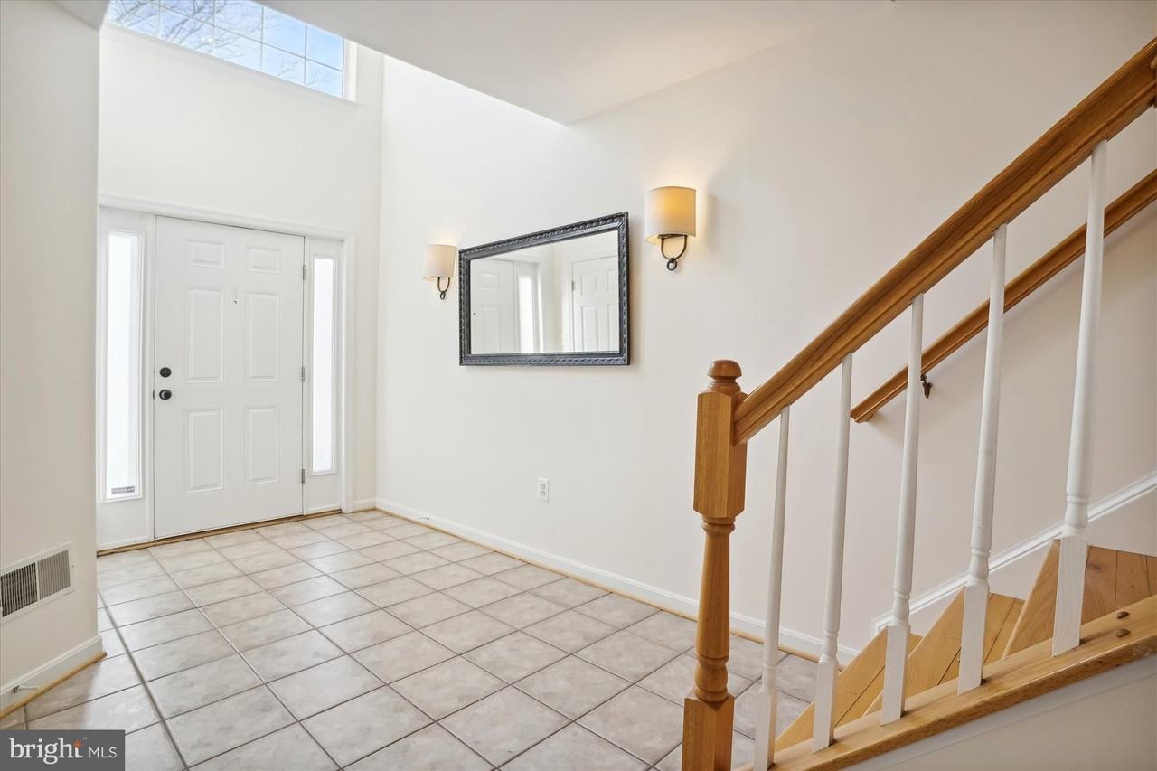 8427 Carmela Cir - Photo 6 of 48