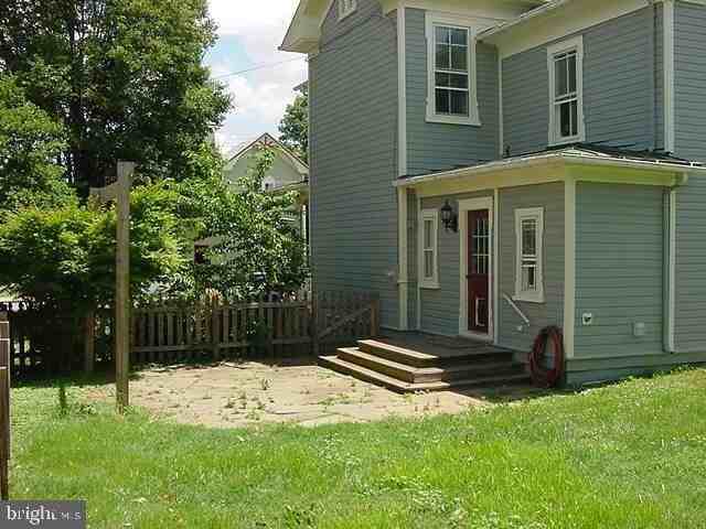 215 Blue Ridge Ave - Photo 3 of 24