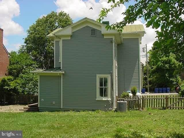 215 Blue Ridge Ave - Photo 4 of 24