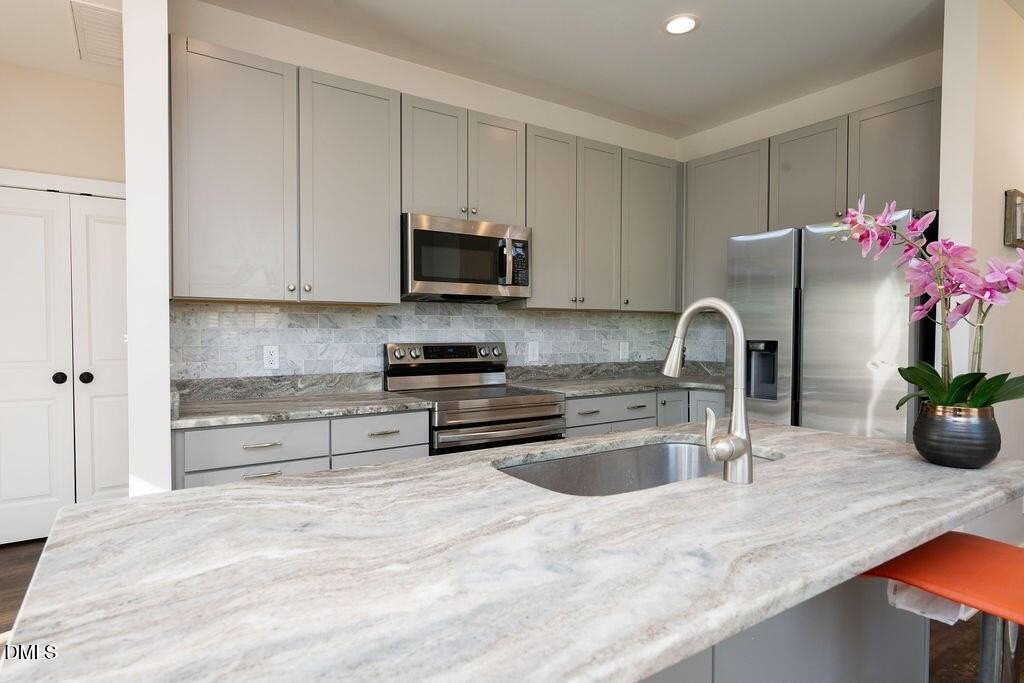 1026 Abbott St - Photo 4 of 30