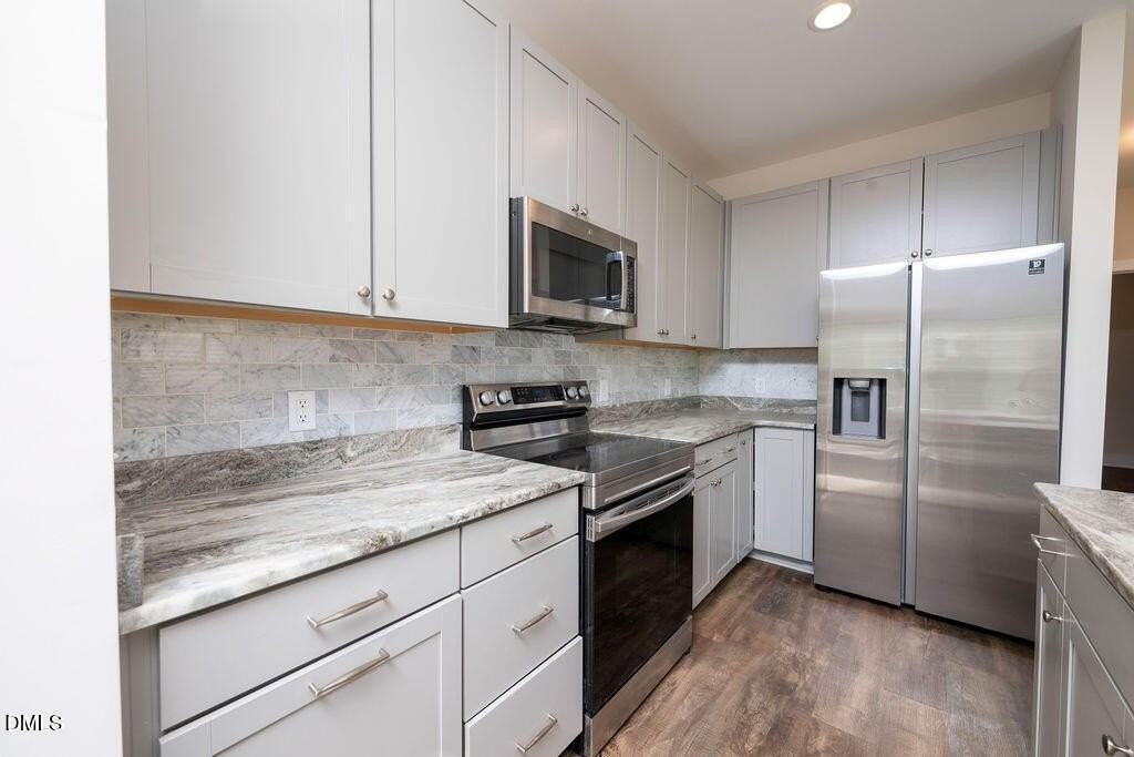 1026 Abbott St - Photo 5 of 30