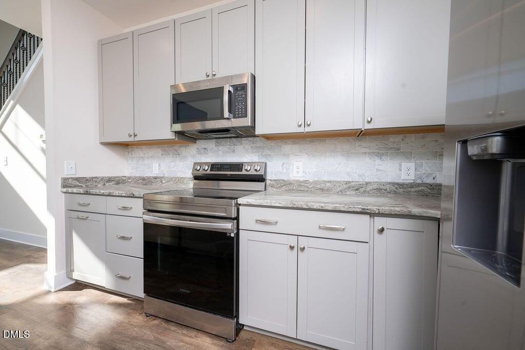 1026 Abbott St - Photo 7 of 30