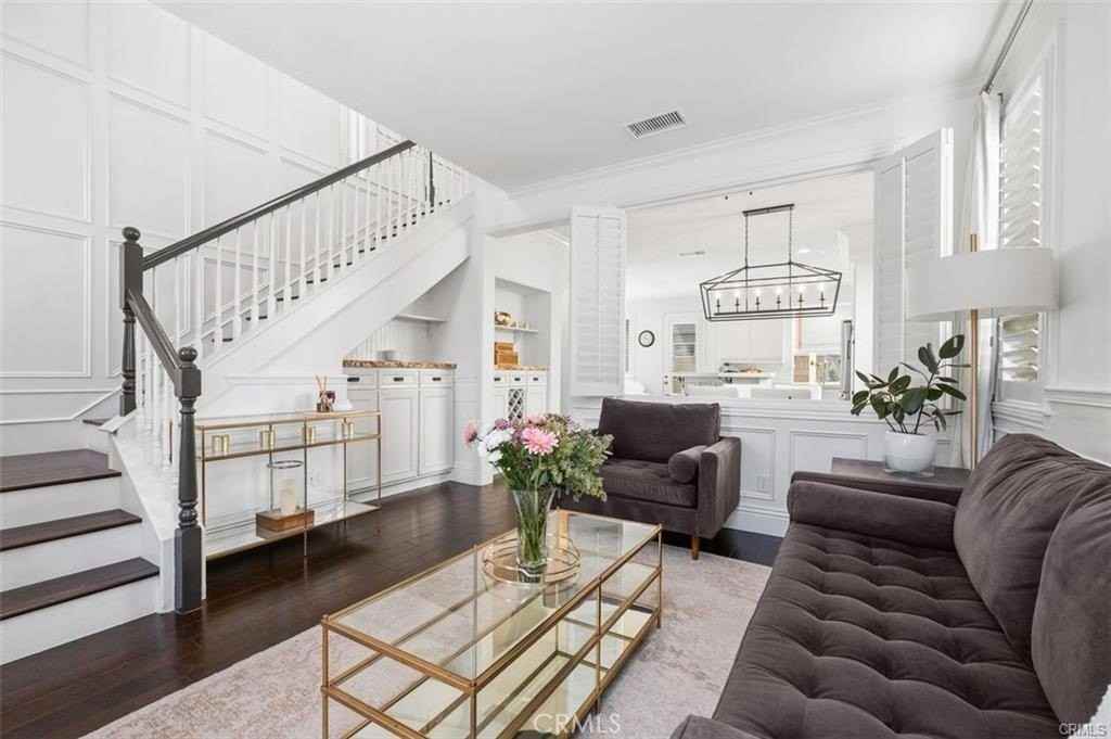 37 Wellington Pl - Photo 2 of 10