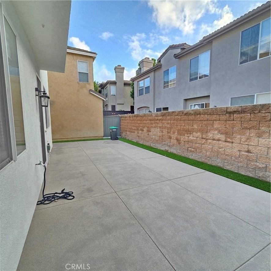 37 Wellington Pl - Photo 3 of 10