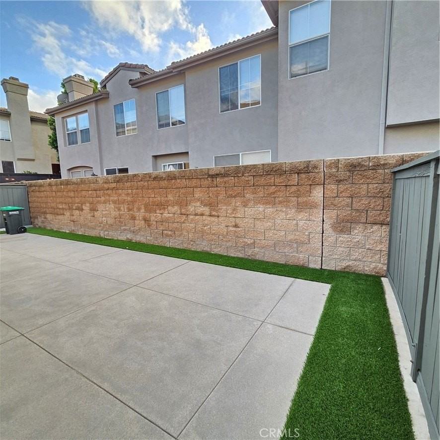 37 Wellington Pl - Photo 4 of 10