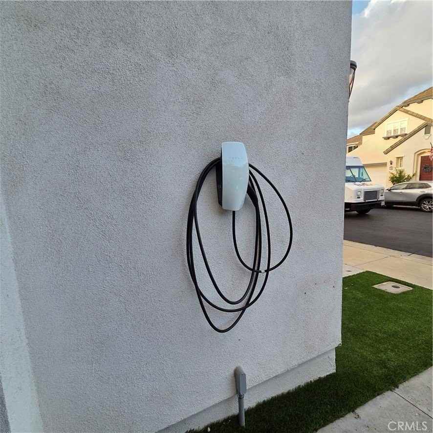 37 Wellington Pl - Photo 5 of 10