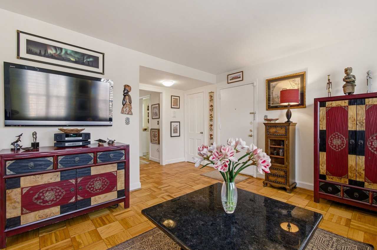 2736 Ordway St Nw - Photo 4 of 17