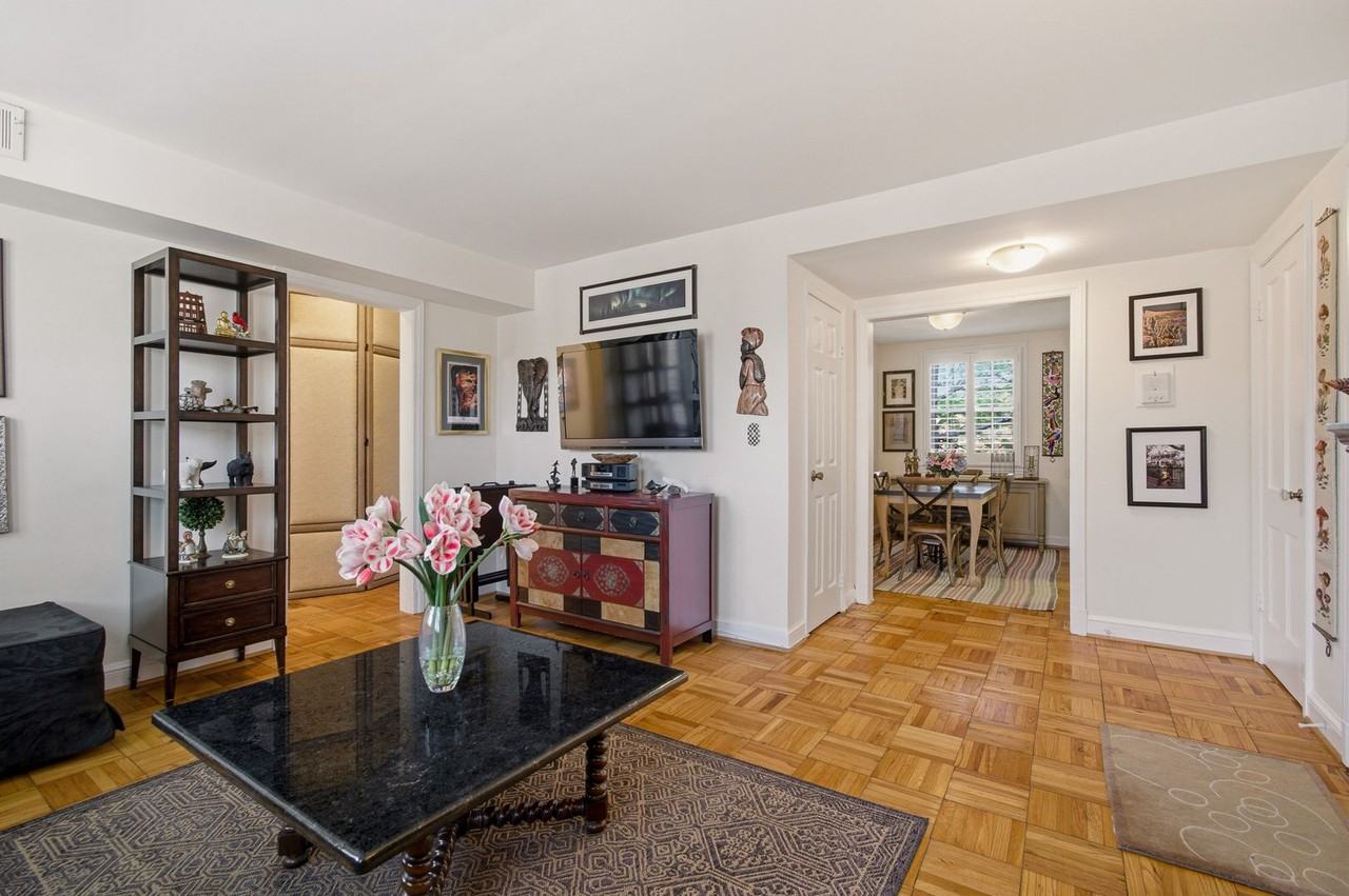 2736 Ordway St Nw - Photo 5 of 17
