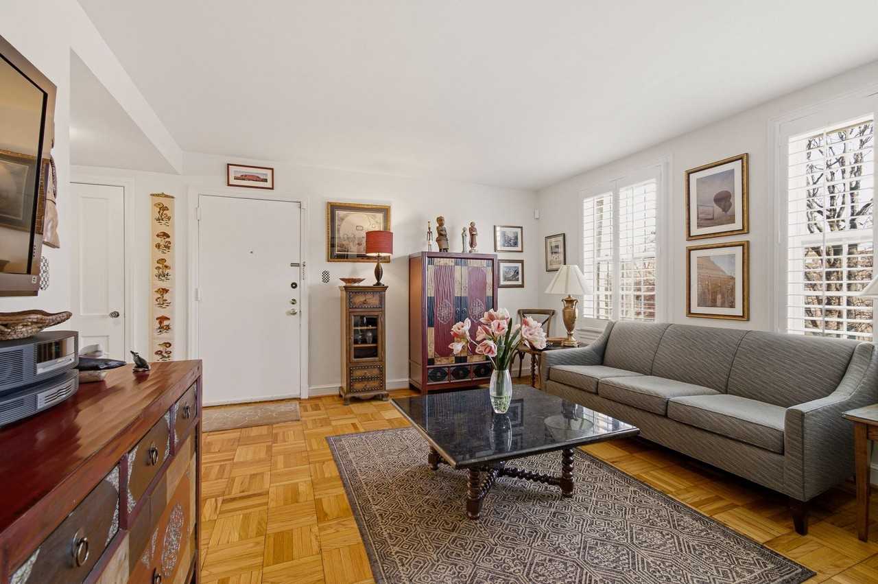 2736 Ordway St Nw - Photo 6 of 17