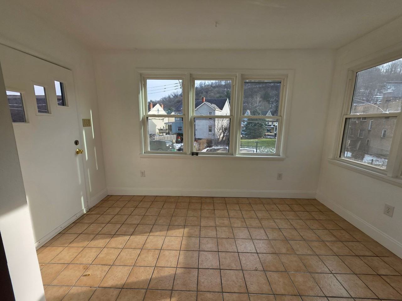 86 Vilsack St - Photo 4 of 28