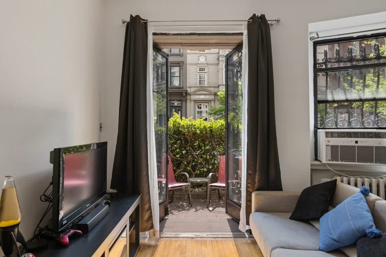 43 W 85th St #1470323P - Photo 3 of 20