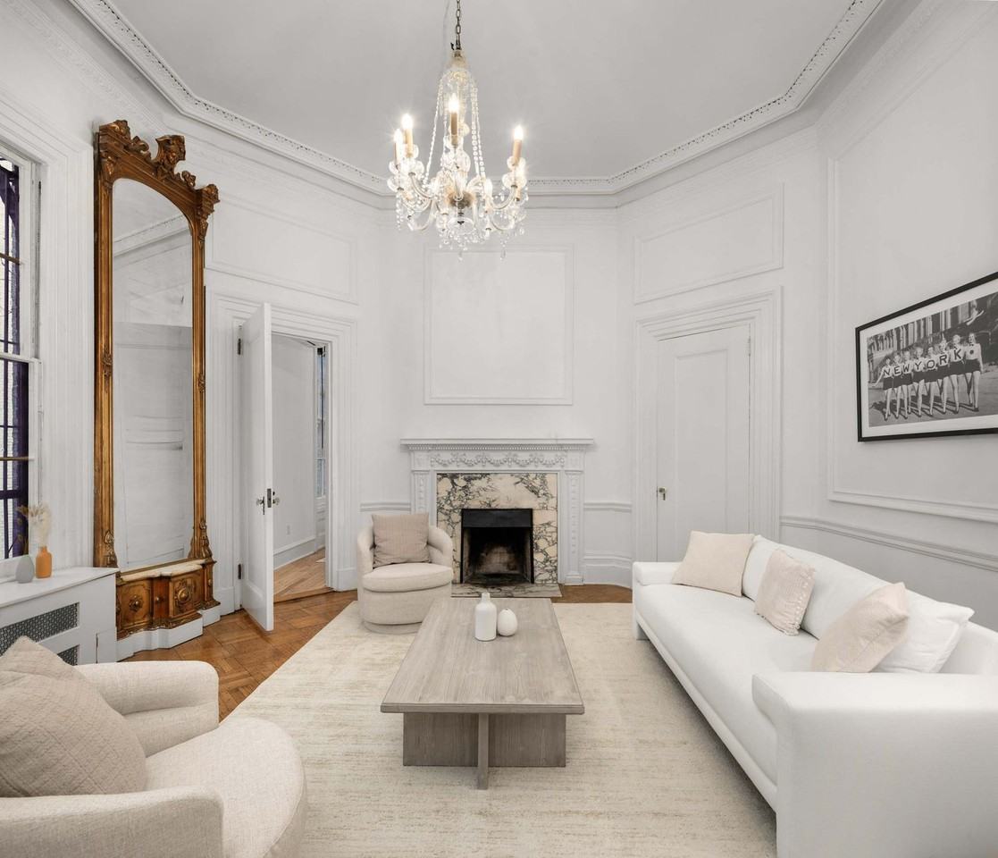 3 E 9th St #1473050P - Photo 4 of 18