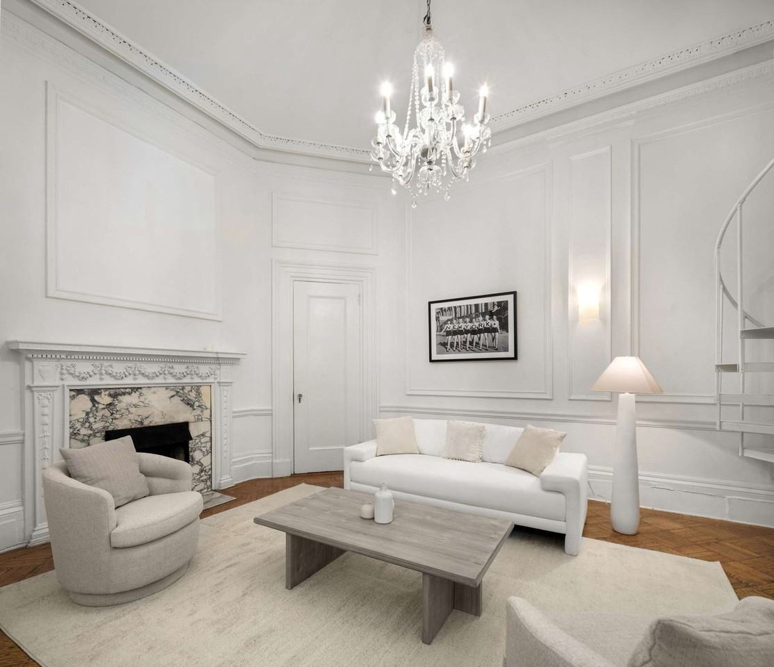 3 E 9th St #1473050P - Photo 6 of 18