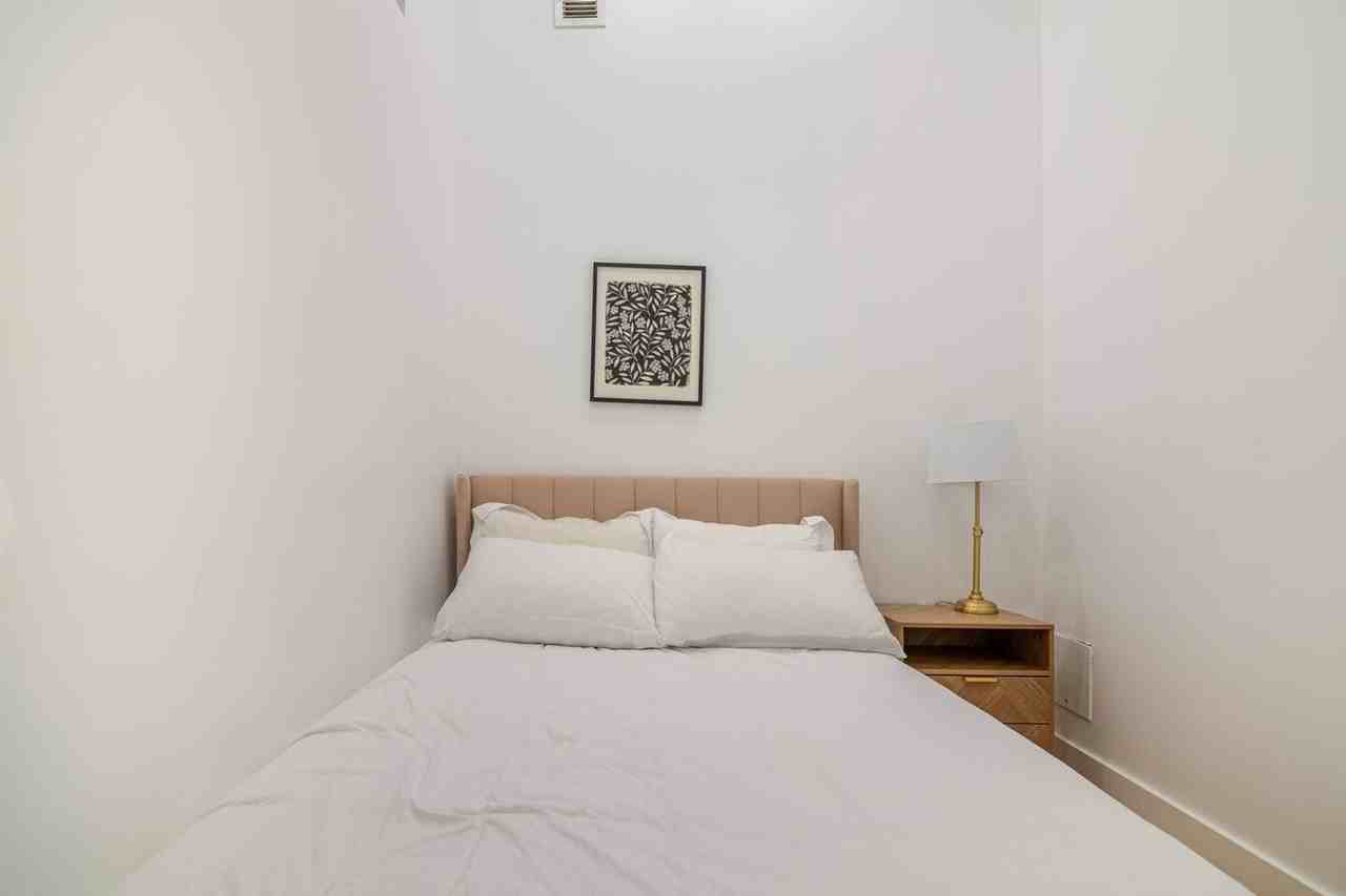 19 Saint Marks Pl #1495801P - Photo 6 of 12