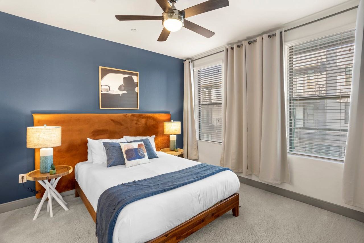 555 N College Ave #1014342P - Photo 5 of 22