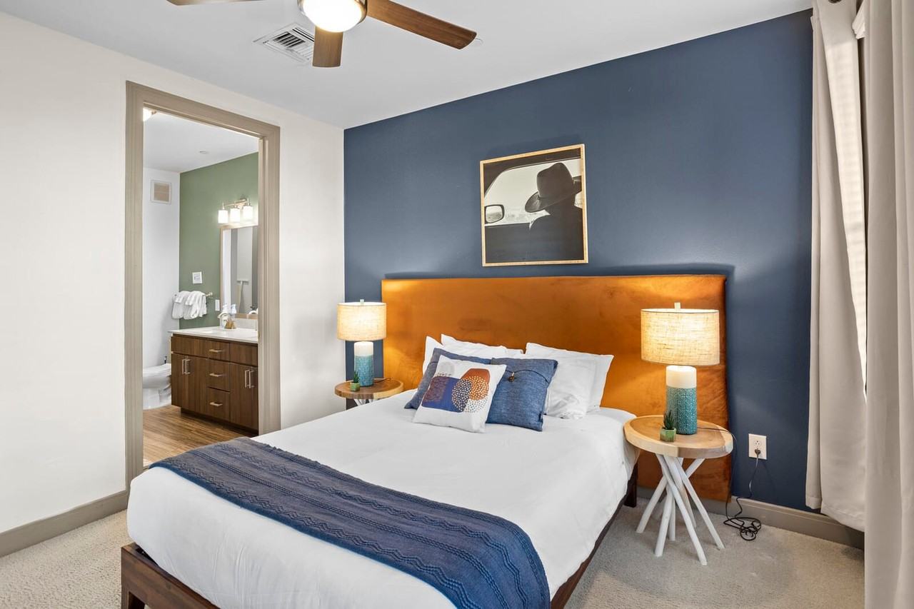 555 N College Ave #1014342P - Photo 6 of 22