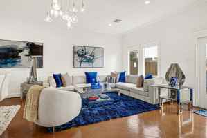 featured image of 5522 Larkin St