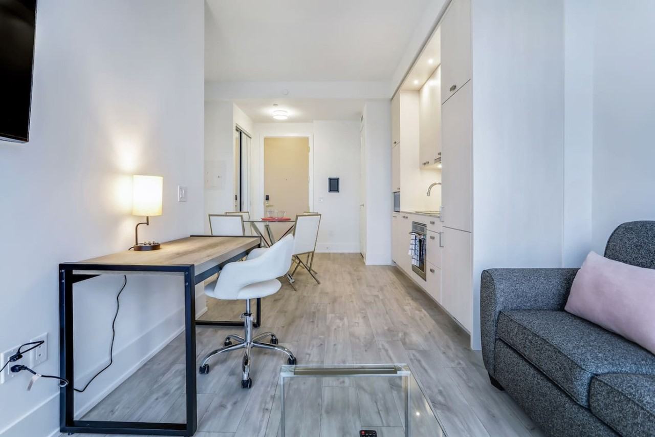 480 Front St W #1471516P - Photo 3 of 16