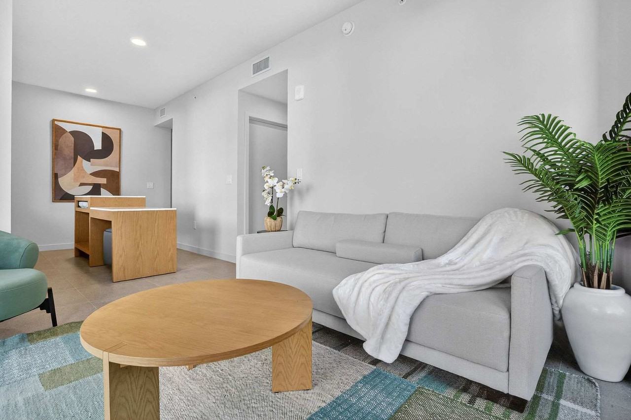 11 Ne 6th St #1492779P - Photo 4 of 37