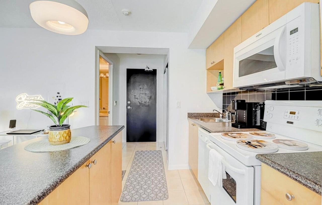 139 Bay St #1496377P - Photo 4 of 12