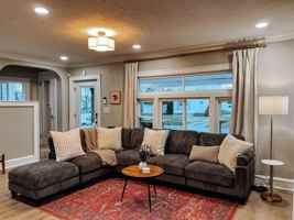 featured image of 3923 Victory Blvd