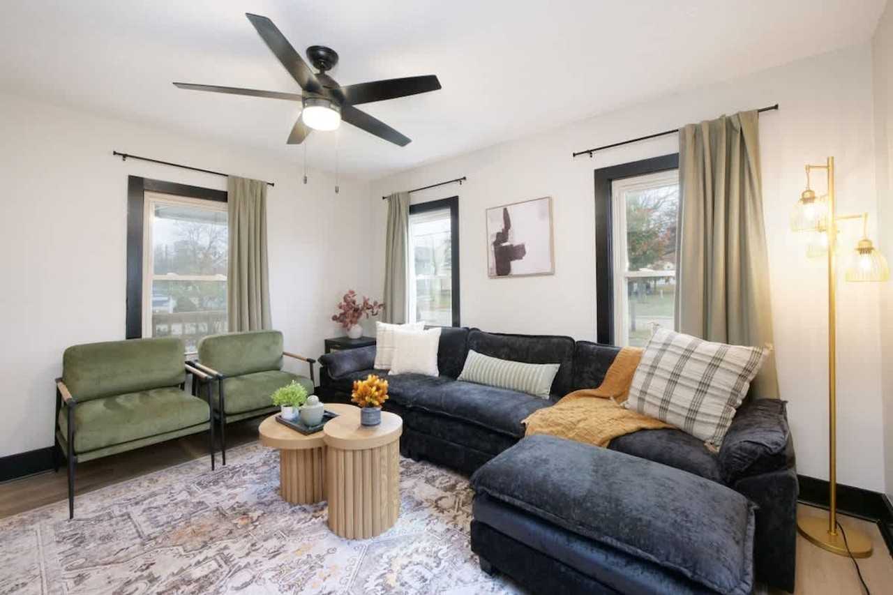 303 E Washington St #1496088P - Photo 2 of 50