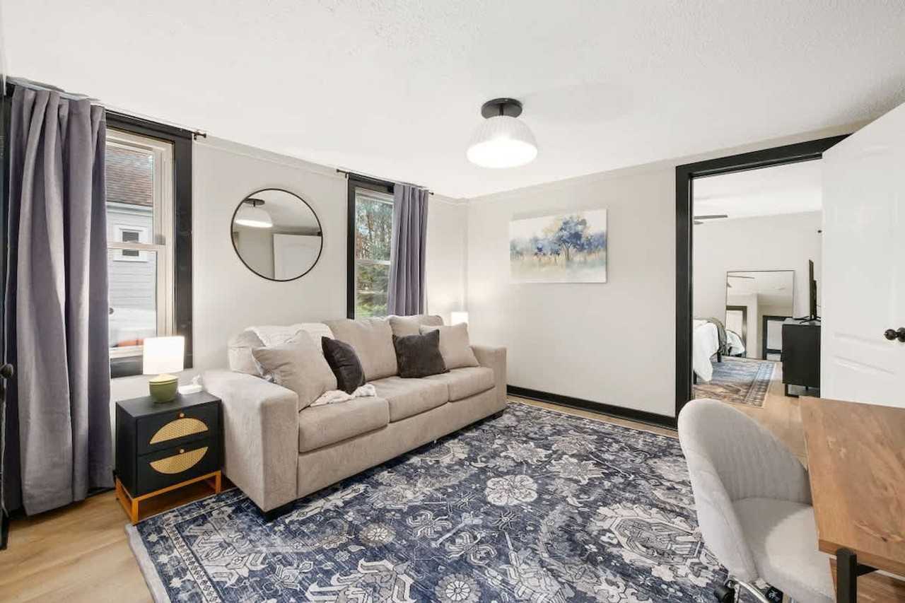 303 E Washington St #1496088P - Photo 5 of 50