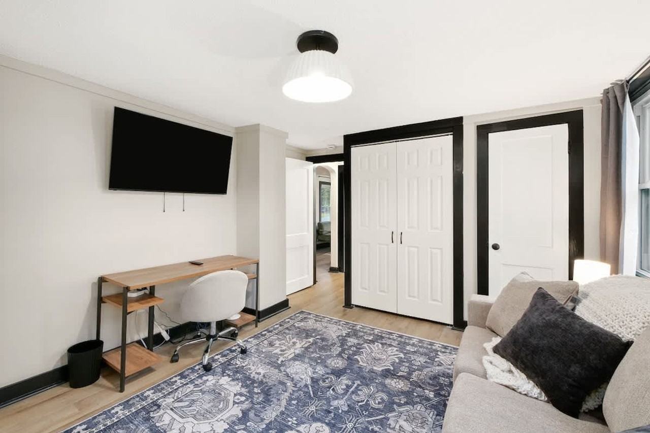 303 E Washington St #1496088P - Photo 6 of 50