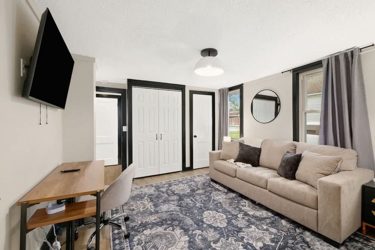 303 E Washington St #1496088P - Photo 7 of 50