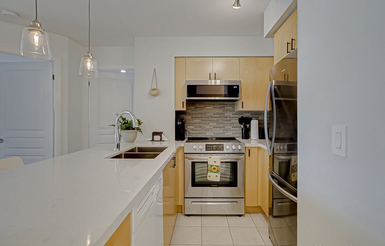 1515 Bay Street Plaza #1497199P - Photo 6 of 20