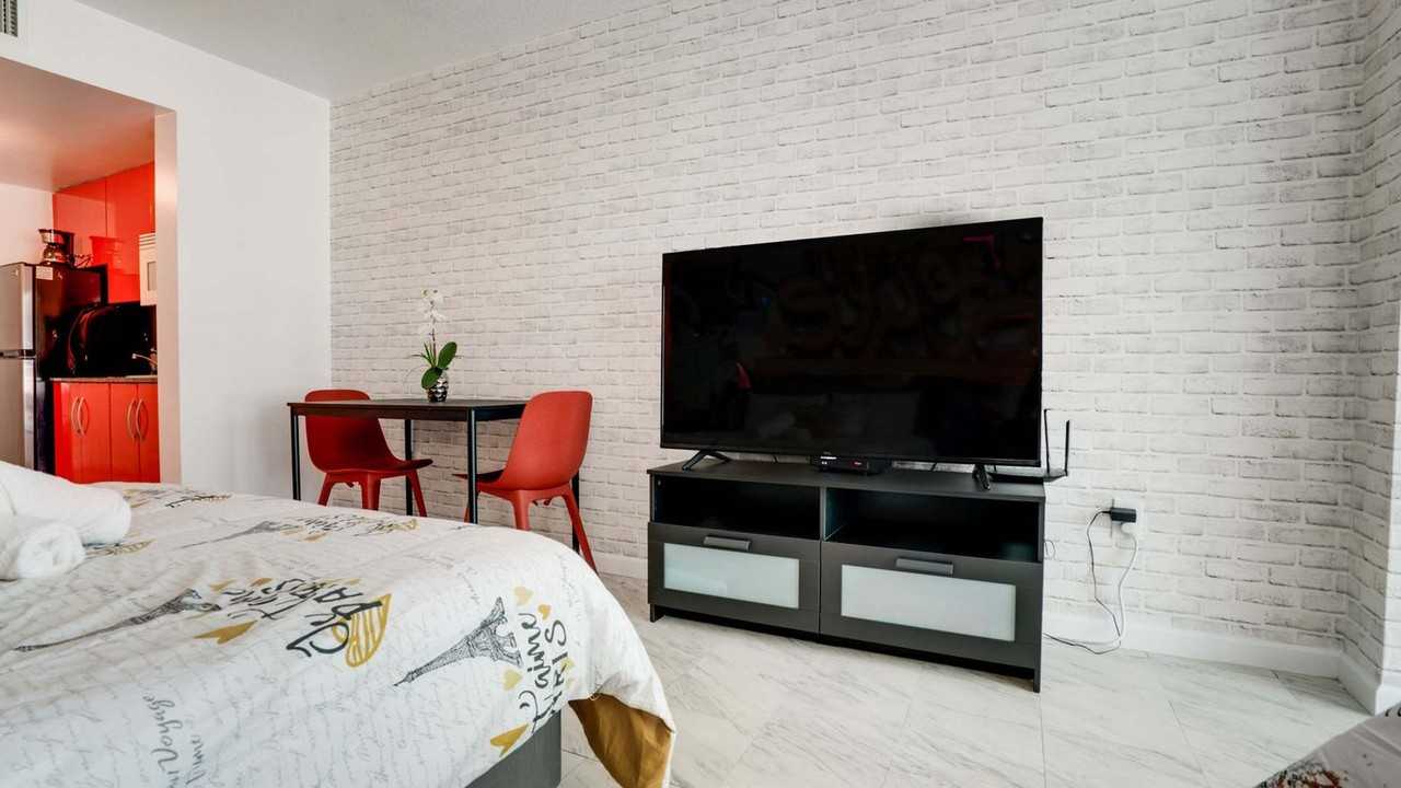 1 Nw 12th St #1492760P - Photo 6 of 19