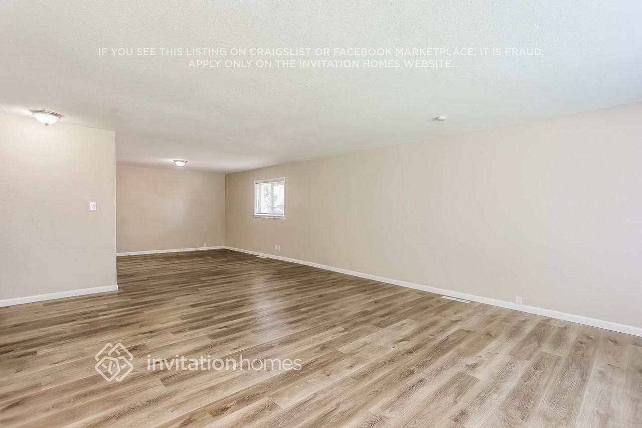 820 Essex Dr - Photo 4 of 18