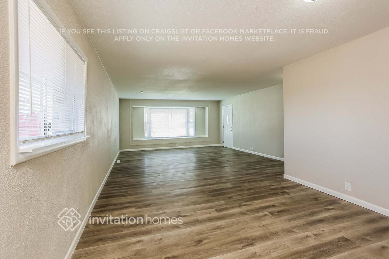 820 Essex Dr - Photo 6 of 18